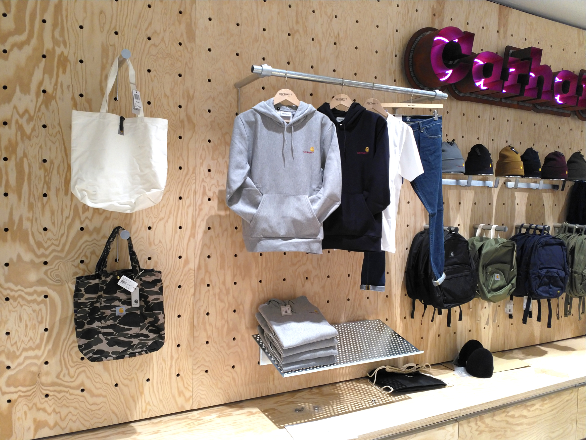 The big PEG wall material designed by formlos.com