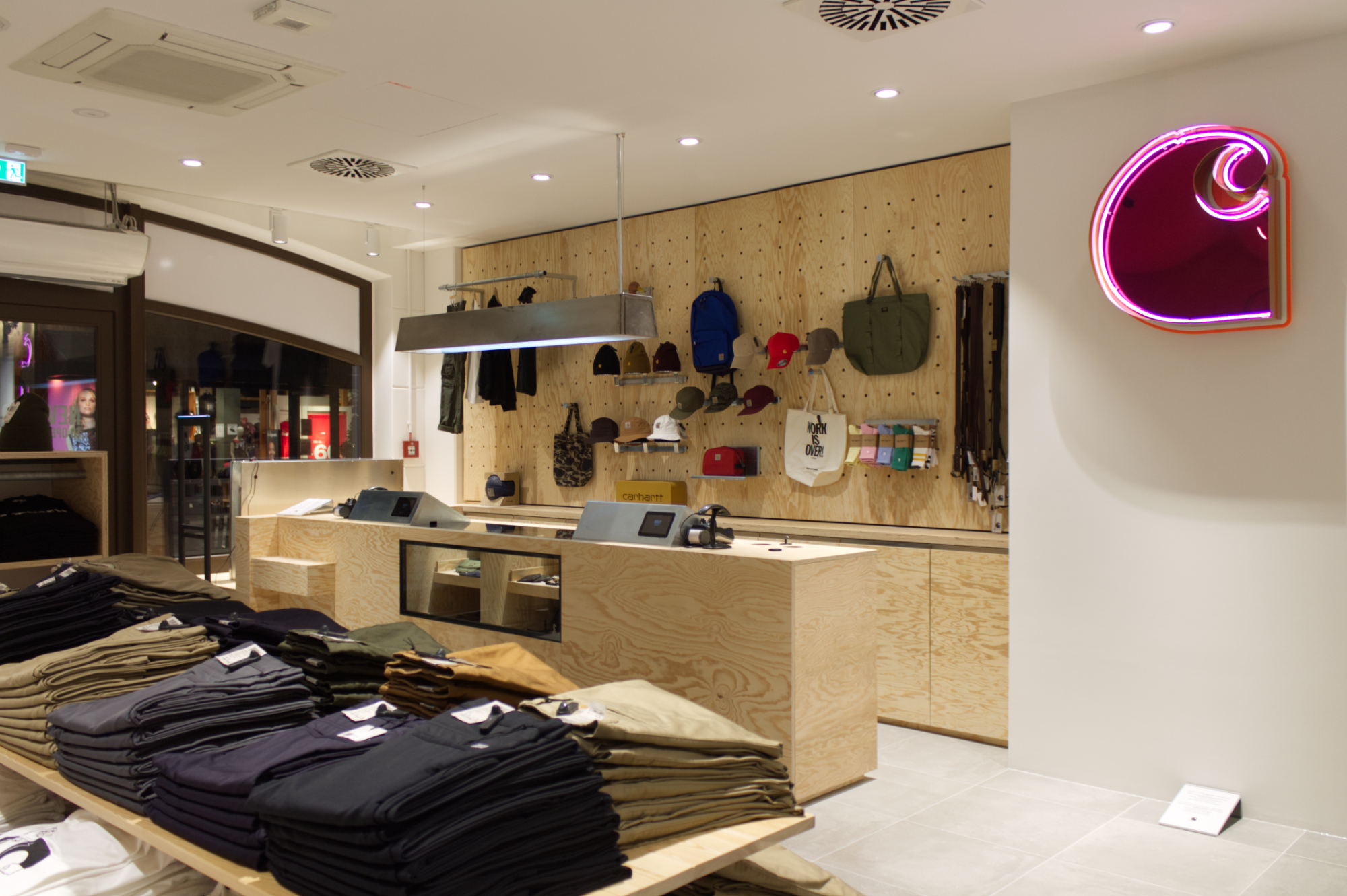 outlet store  formlos designstudio