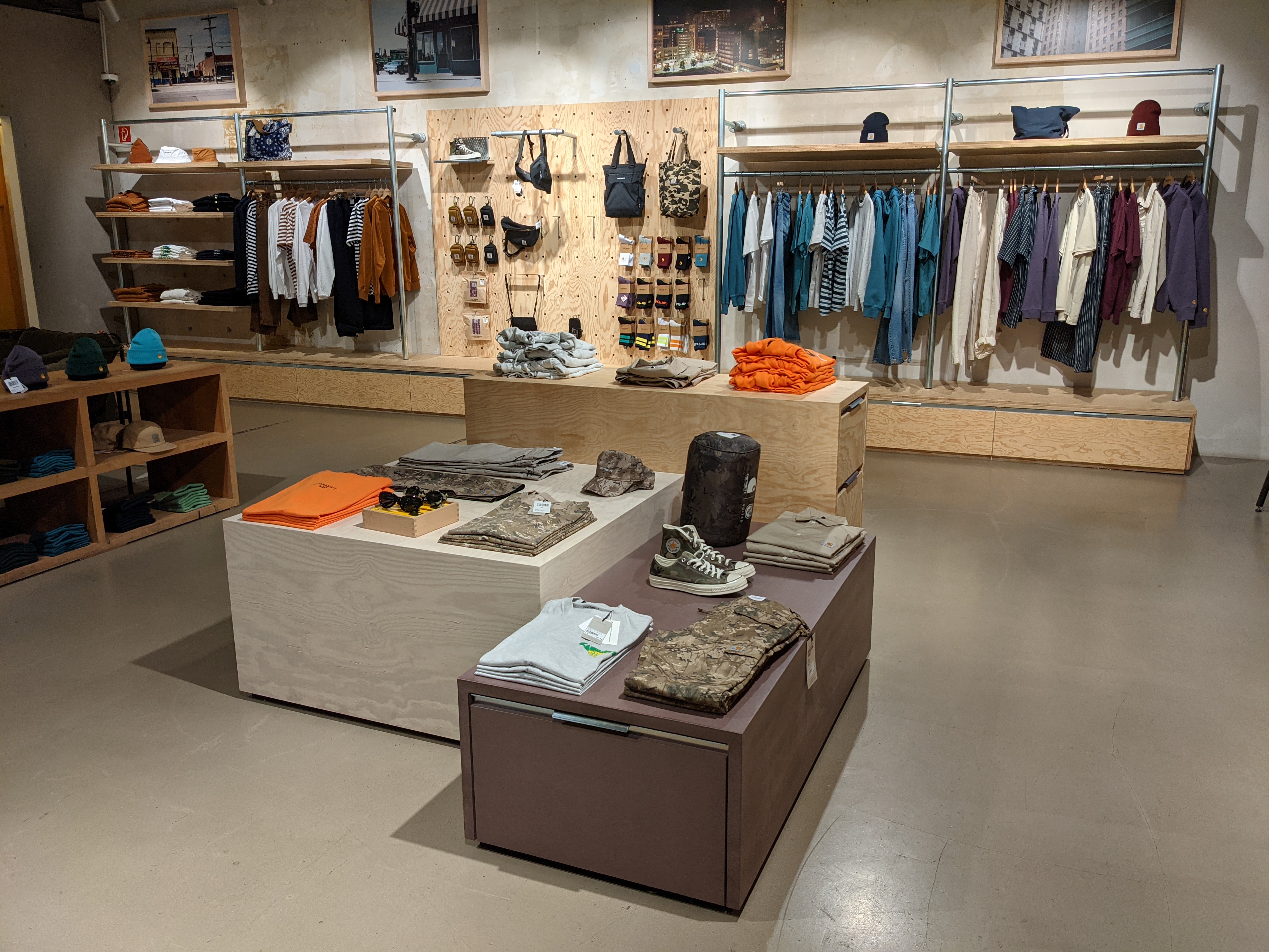 The official carhartt store in Düsseldorf for carhartt WIP designed by formlos.com