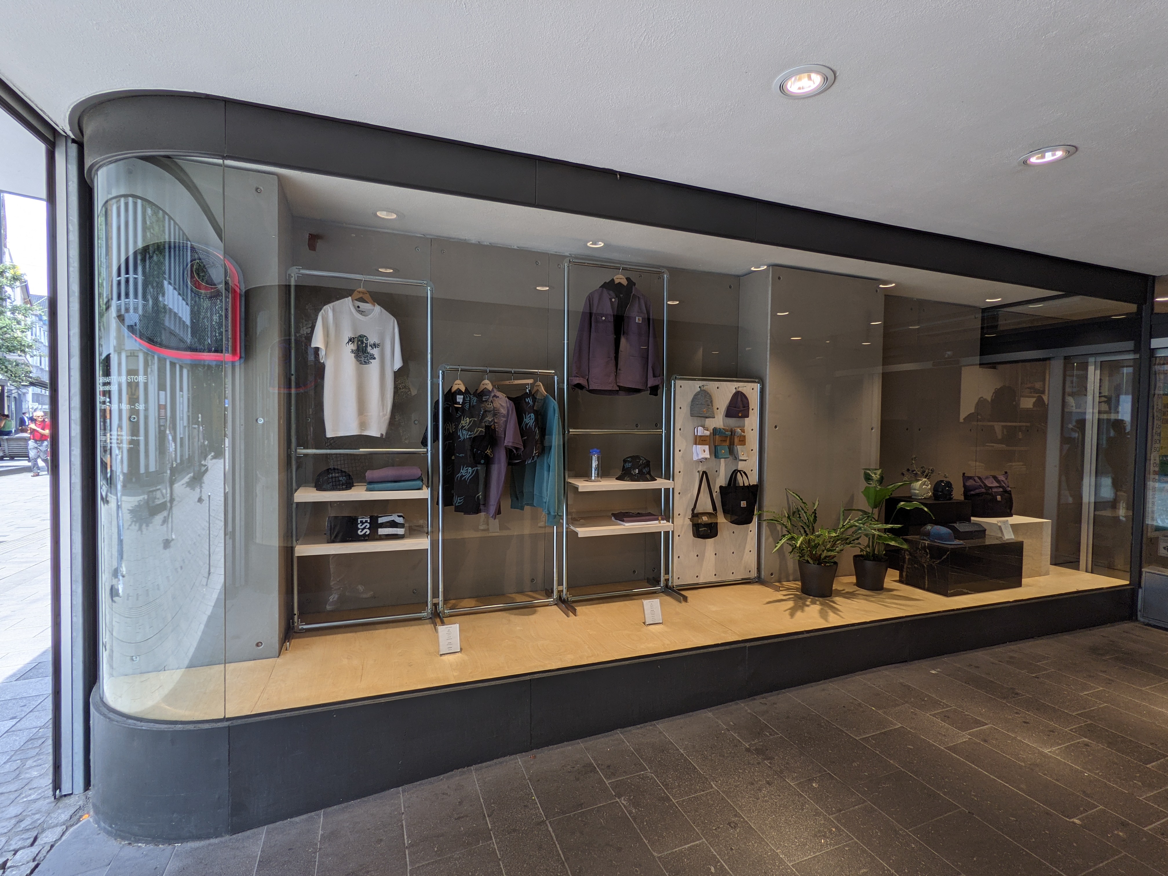 The official carhartt store in Düsseldorf for carhartt WIP designed by formlos.com