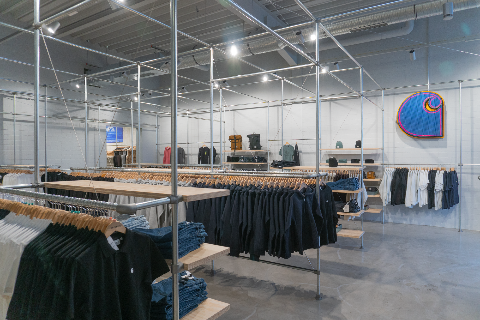 Carhartts’ outlet store designed by formlos.com