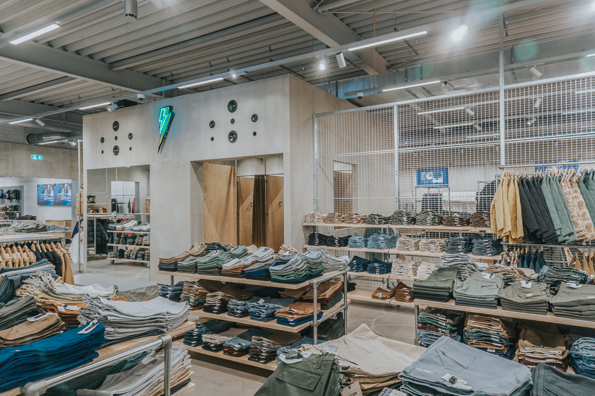 Carhartt outlet store designed by formlos.com