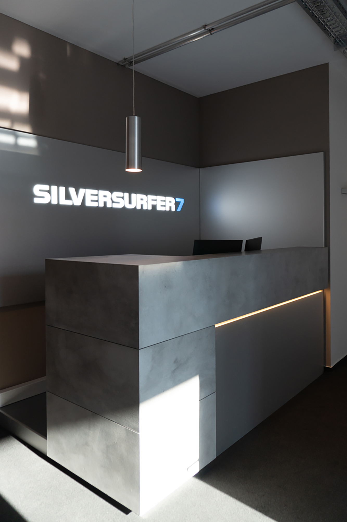 An office environment for a software agency silversurfer7 created by formlos.com