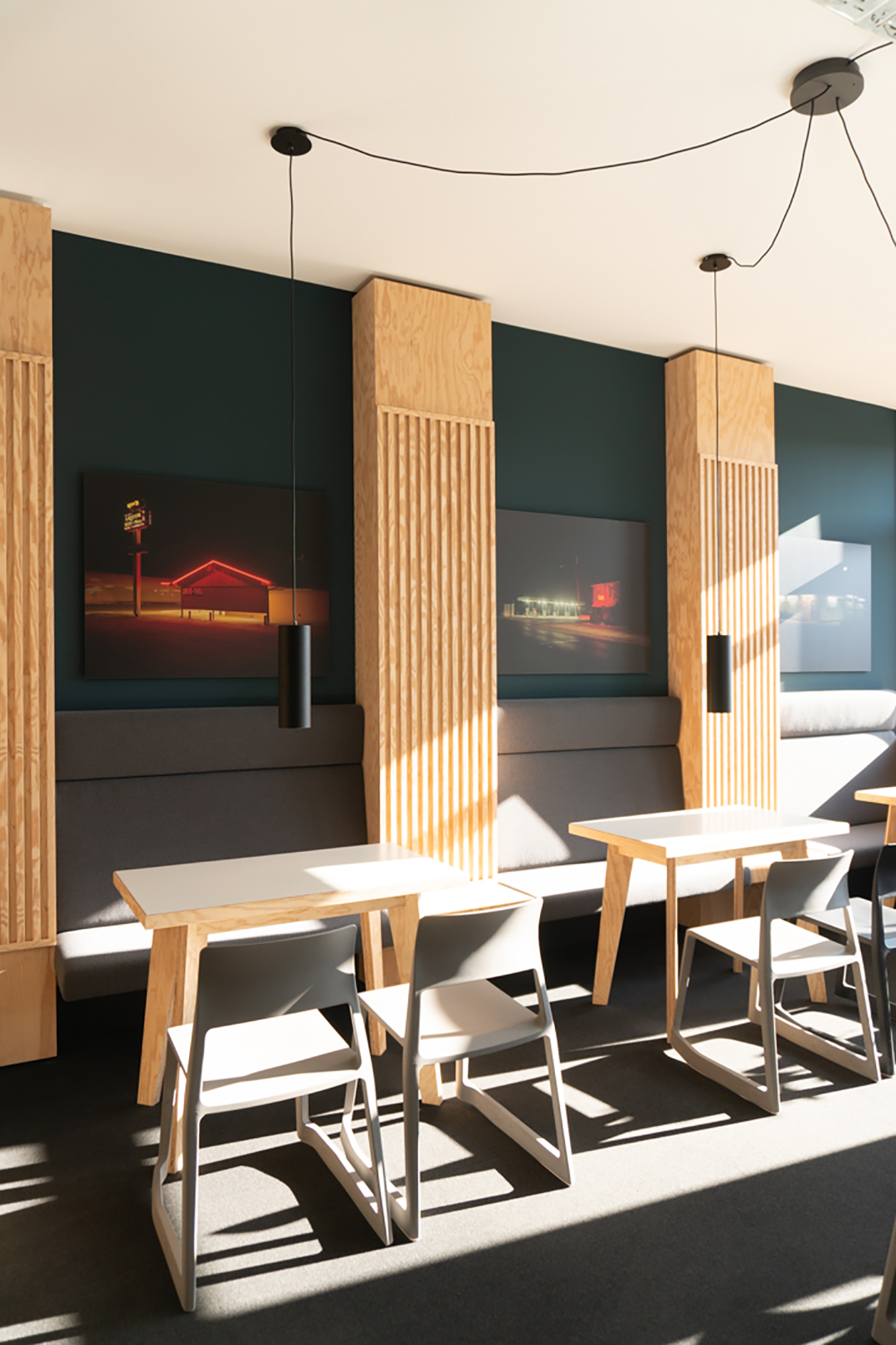 An office environment for a software agency silversurfer7 created by formlos.com